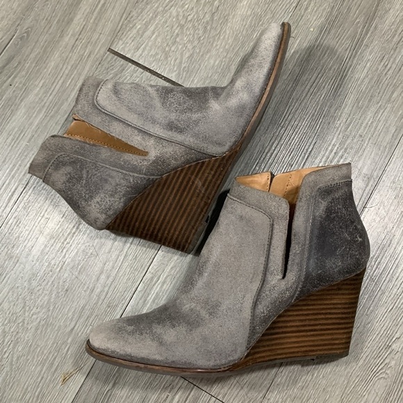 Lucky Brand  Yabba Wedge Gray Suede Distressed Booties size 9 - Picture 1 of 10